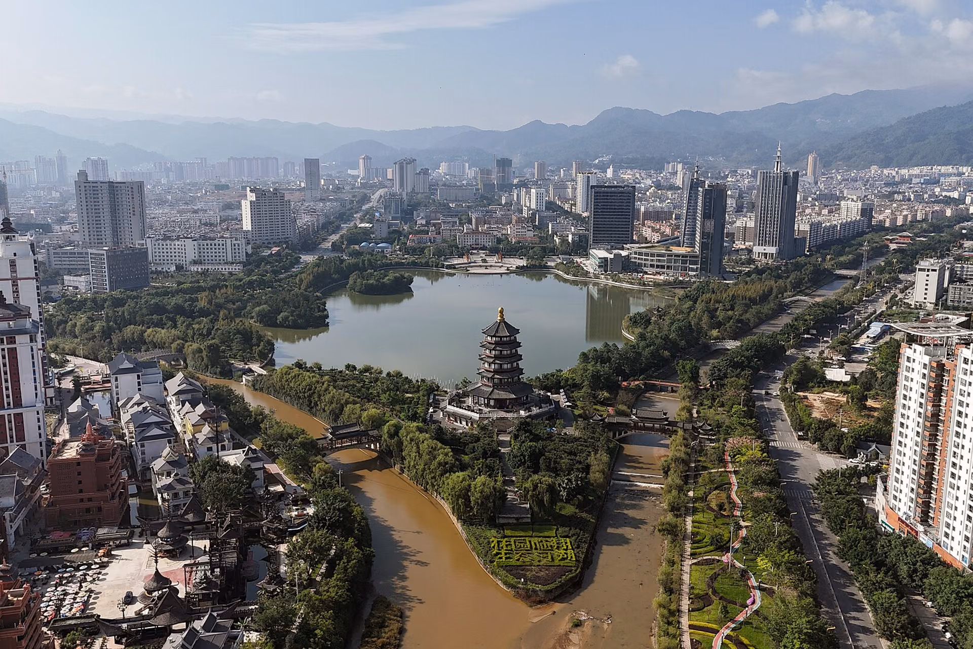 Lincang skyline