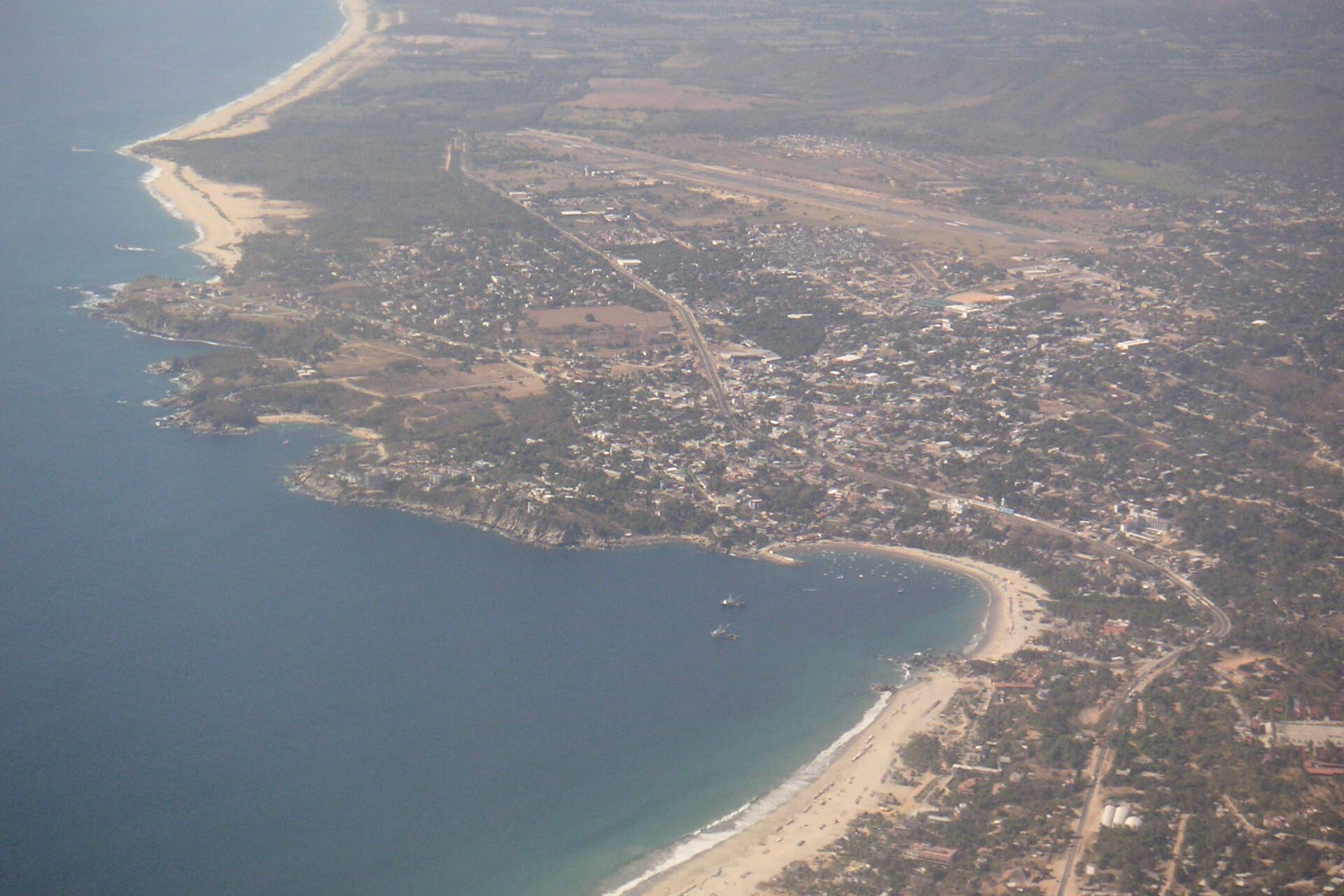 Puerto Escondido skyline